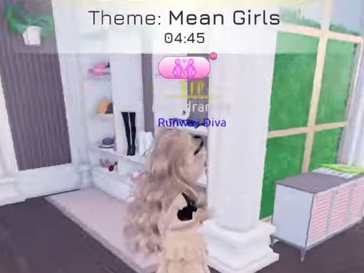 Varsity Cheer Captain - Cheerleader DTI outfit